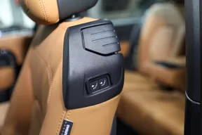 Land Rover Defender 2024