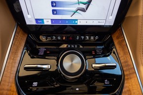 Jeep Grand Wagoneer 2023