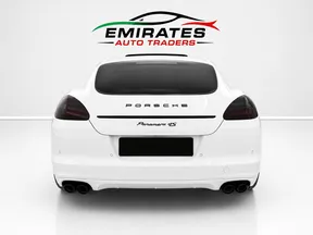 Porsche Panamera 4S 2011
