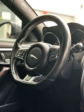 Jaguar F-Type R 2020