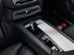 Volvo XC90 B5 2023