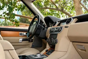 Land Rover LR4 2015