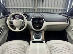 Aston Martin DBX 2021