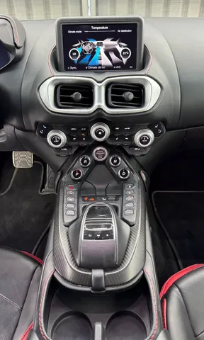 Aston Martin V8 Vantage 2019