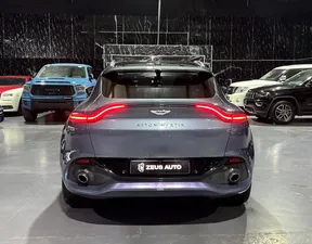 Aston Martin DBX 2021