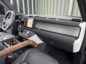 Land Rover Defender 110 2023