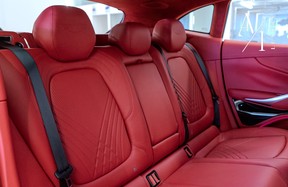 Aston Martin DBX 2024