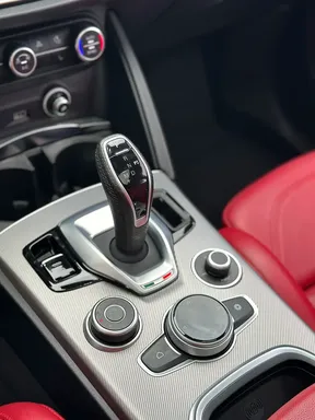 Alfa Romeo Stelvio 2023