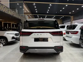 Lexus LX 700h 2025