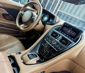 Aston Martin DB11 2018