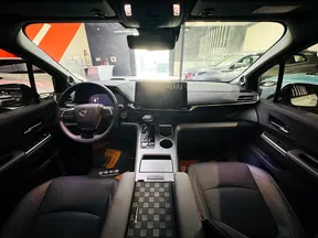 Toyota Sienna / Granvia 2025