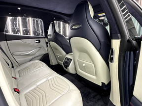 Aston Martin DBX 2021