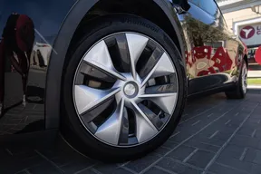 Tesla Model Y Long Range 2024