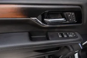 GMC Yukon XL 2500 2025