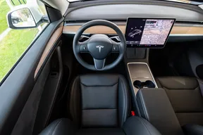 Tesla Model Y Long Range 2024