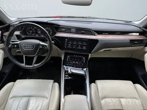 Audi e-tron 2022