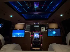 Yangwang U8 2025