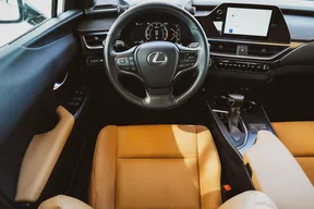 Lexus UX 2023