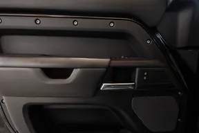 Land Rover Defender 110 2023