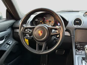 Porsche Cayman 718 GT4 2022
