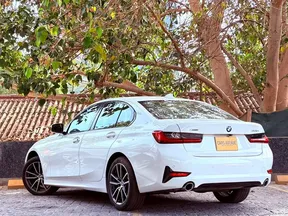BMW 3 Series 330 2020
