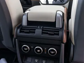 Land Rover Defender 110 2024