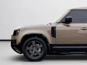 Land Rover Defender 110 2025