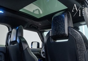 Land Rover Defender Octa 2025