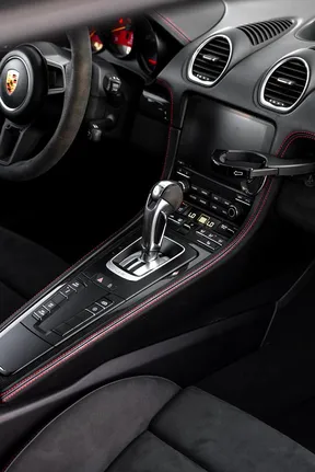 Porsche Cayman 718 GT4 2023