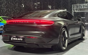 Porsche Taycan Turbo S 2024