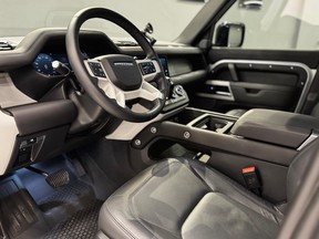 Land Rover Defender 2024