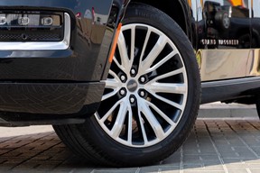 Jeep Grand Wagoneer 2023