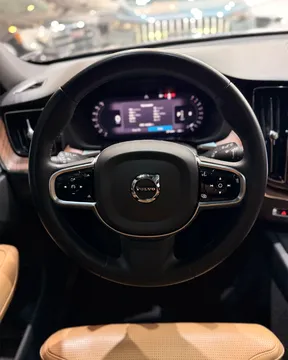 Volvo XC60 B5 2023