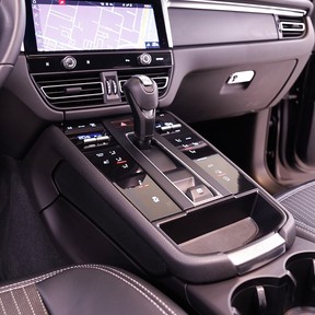 Porsche Macan T 2024