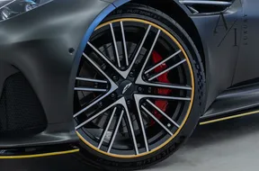 Aston Martin DB12 2025