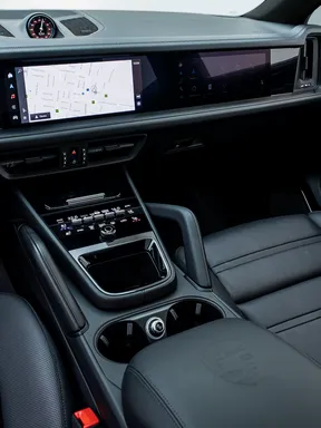 Porsche Cayenne GTS 2025