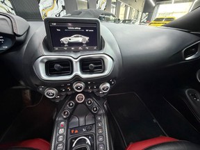 Aston Martin V8 Vantage 2019