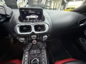 Aston Martin V8 Vantage 2019