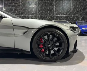 Aston Martin V8 Vantage 2019
