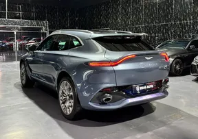 Aston Martin DBX 2021