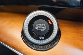 Jeep Grand Wagoneer 2023