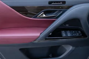 Lexus LX 700h 2025