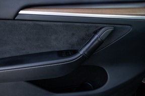 Tesla Model Y Long Range 2024