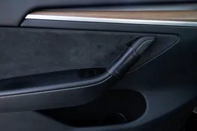 Tesla Model Y Long Range 2024