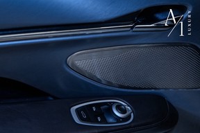 Aston Martin DB12 2024