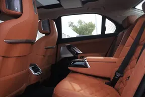 BMW 7 Series 735 2025