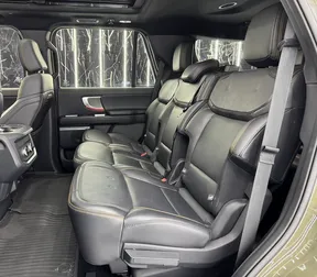 Ford Expedition 2025