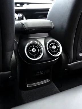 Alfa Romeo Stelvio 2023