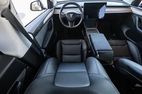 Tesla Model Y Long Range 2024