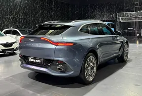 Aston Martin DBX 2021